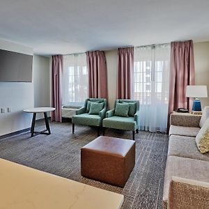 One-Bedroom Queen Suite